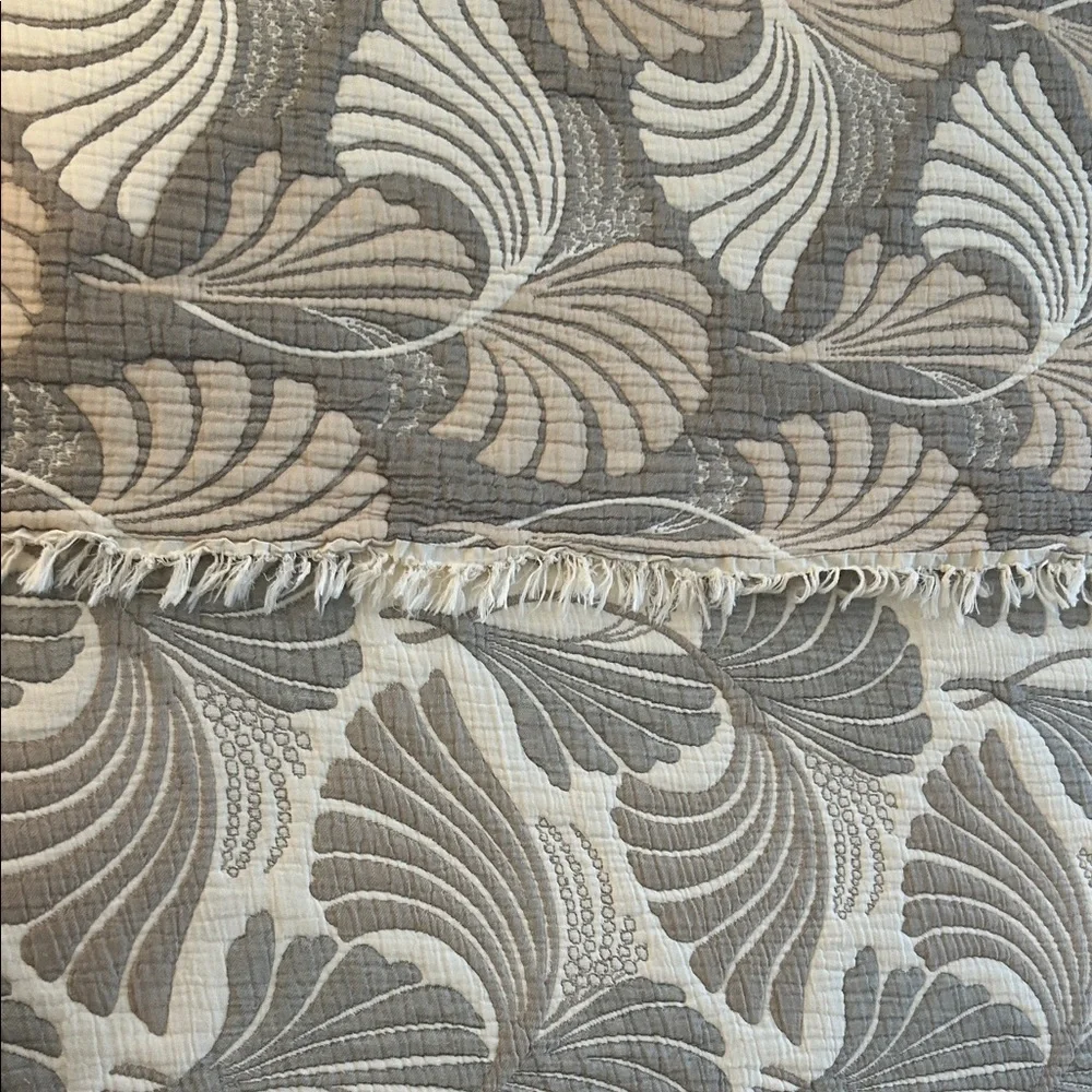 Dancing Leaves Quilted Jacquard 2 Side Woven Bedspread Oversized Queen Neutral